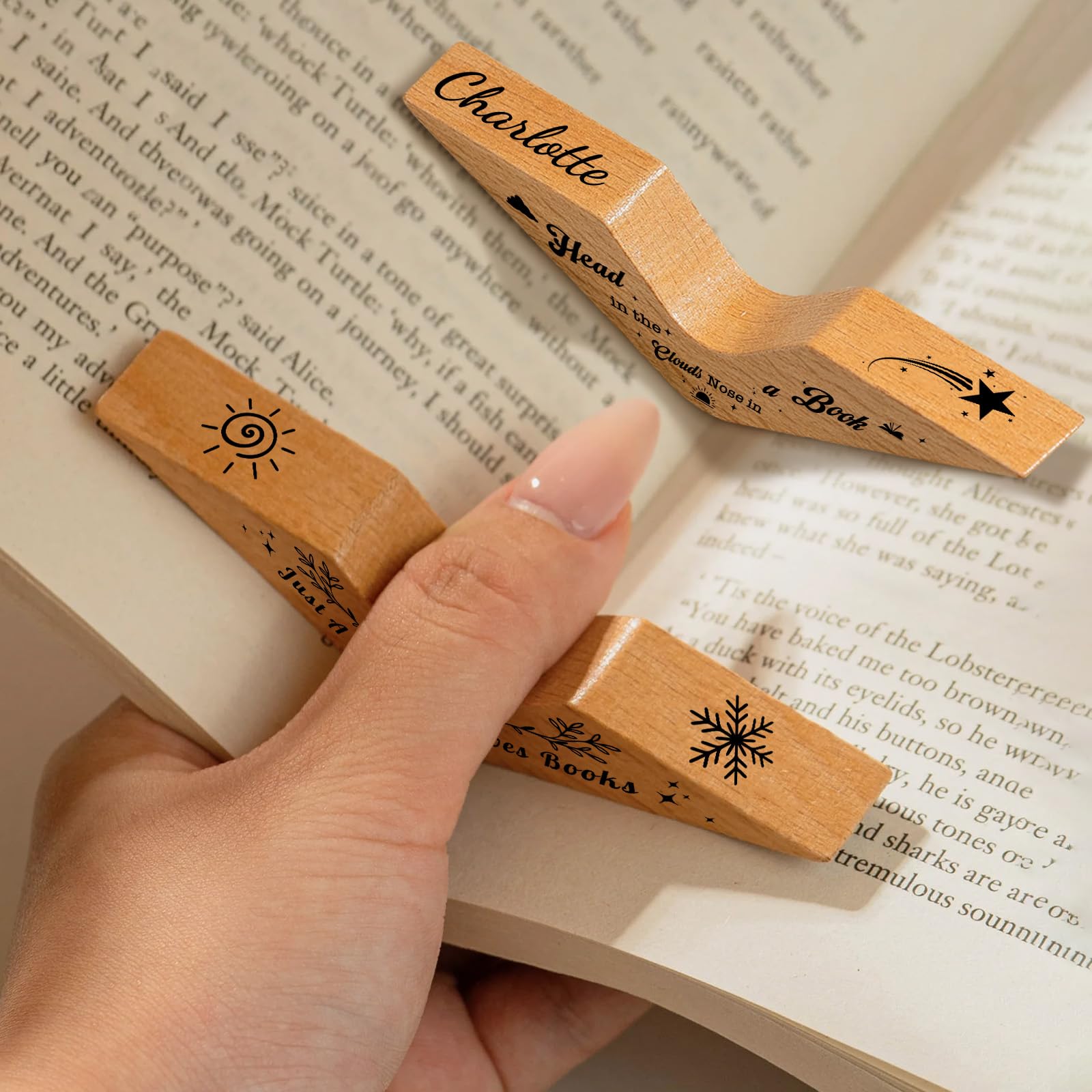 Personalized Thumb Book Page Holder, Custom Wooden Page Holder with Name, Book Accessories for Reading Lovers, Personalized Bookish Gifts for Teachers Readers Book Lovers (Style 02)